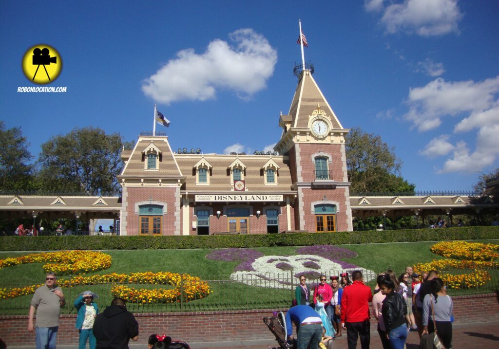 Disneyland appeared in the third season of Modern Family