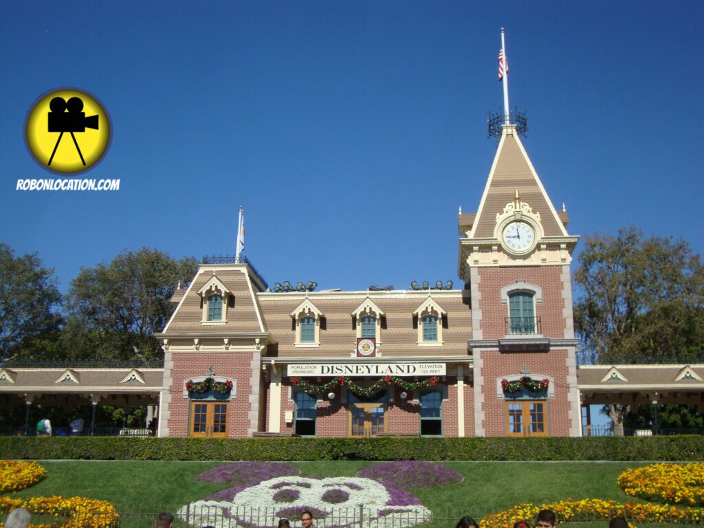 Disneyland appeared in the third season of Modern Family