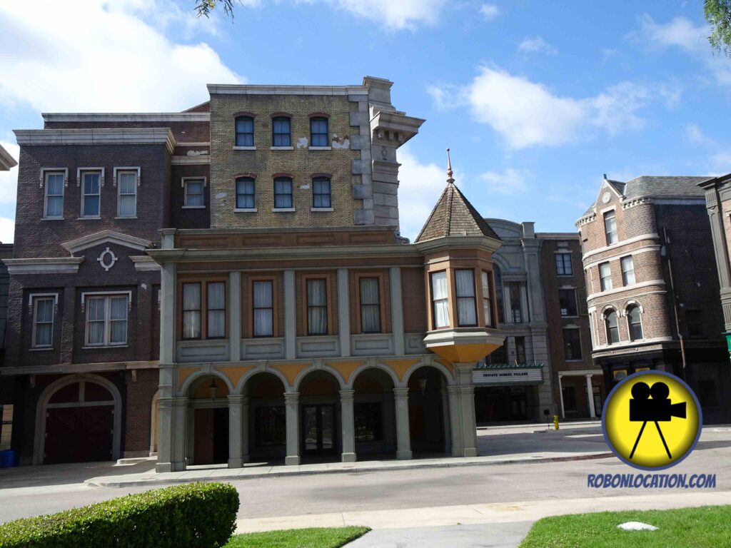 Stuart Fails to Save the Universe at Courthouse Square at Universal Studios Hollywood